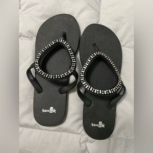 Sanuk lady’s sandals black size 8. New no tags.